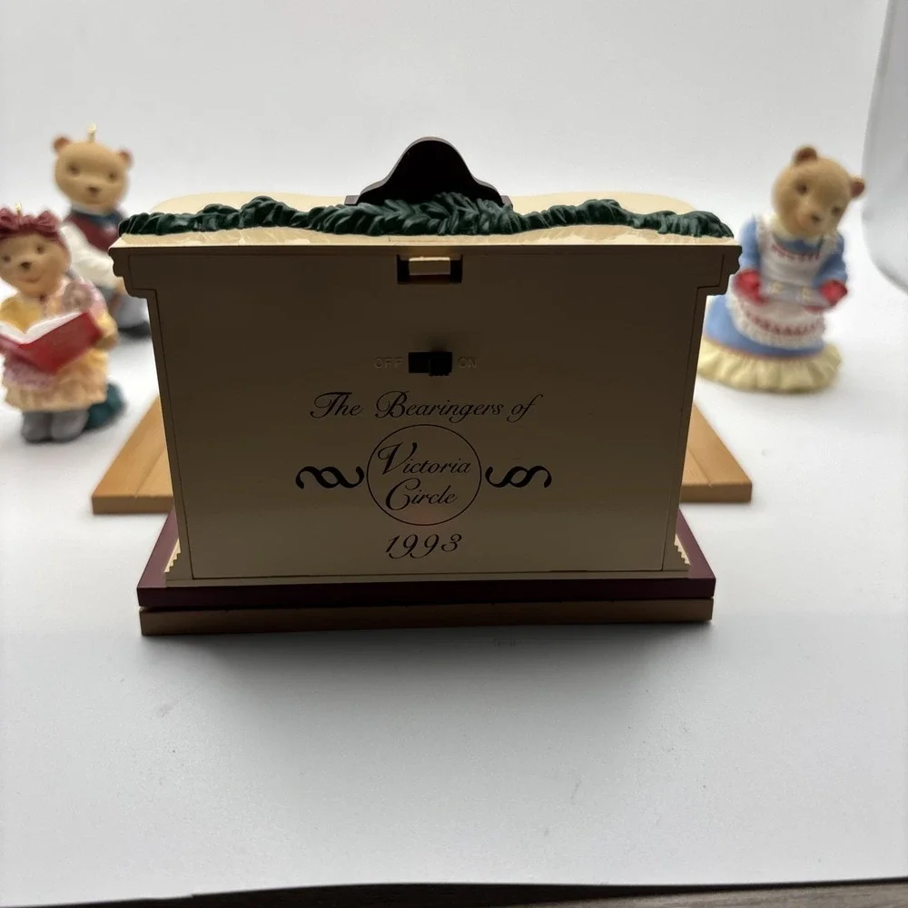 Hallmark Keepsake Ornaments The Bearingers Of Victoria Circle‎ 5 Pc Set 1993 Box